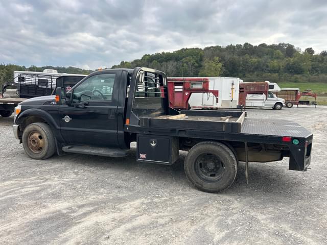 Image of Ford F-350 equipment image 1