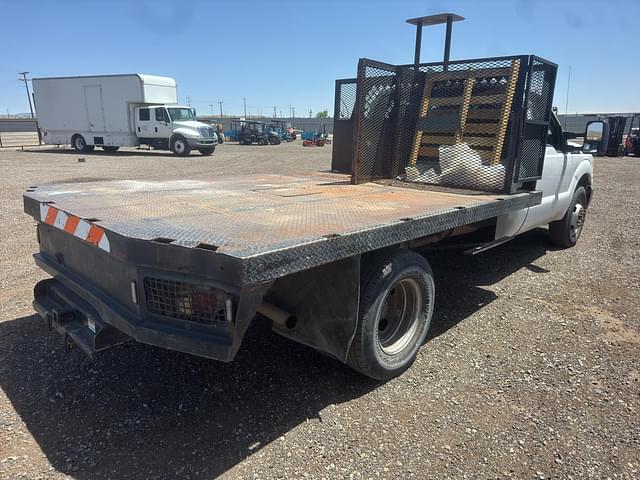 Image of Ford F-350 equipment image 2