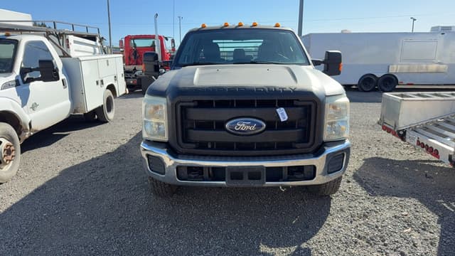 Image of Ford F-350 equipment image 1