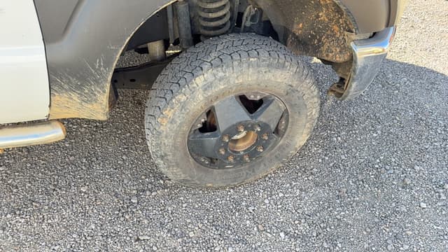 Image of Ford F-350 equipment image 3