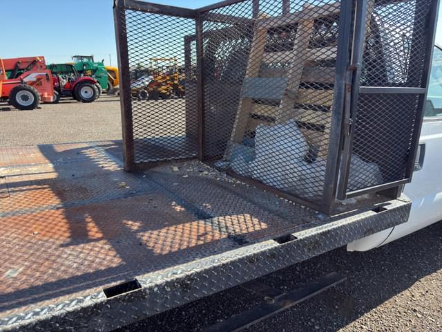 Image of Ford F-350 equipment image 4