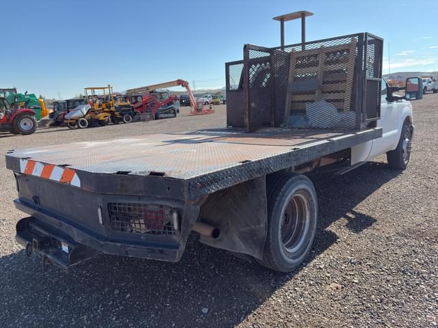 Image of Ford F-350 equipment image 2
