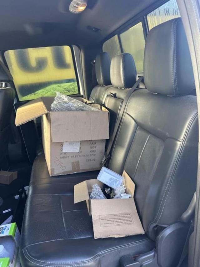 Image of Ford F-350 equipment image 4