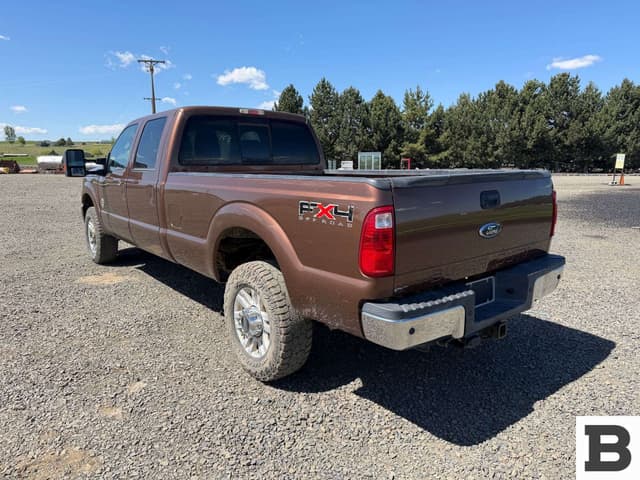 Image of Ford F-350 equipment image 2