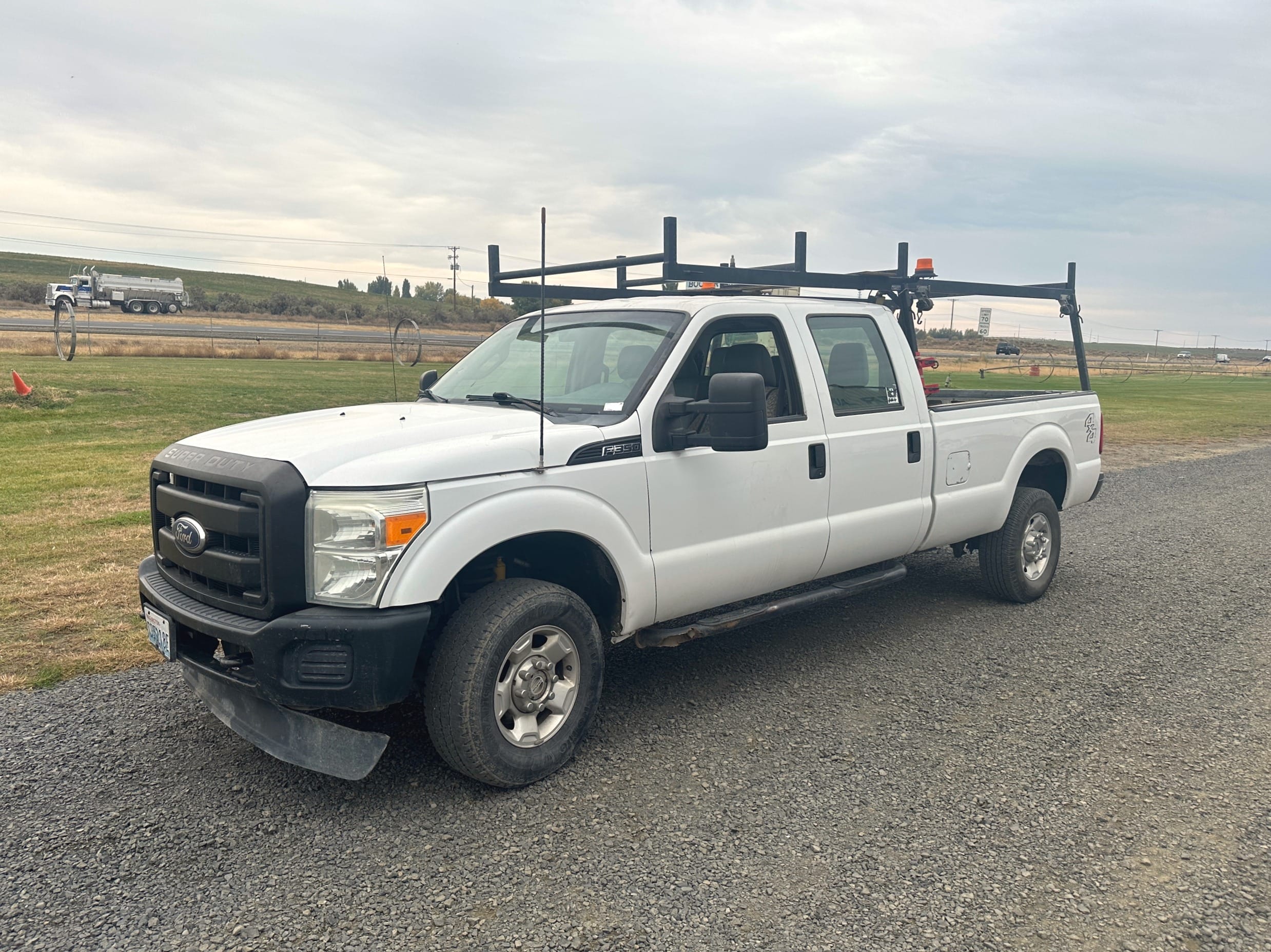 2011 Ford F-350 Equipment Image0