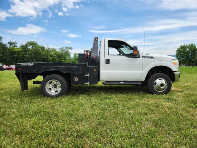 Image of Ford F-350 equipment image 4