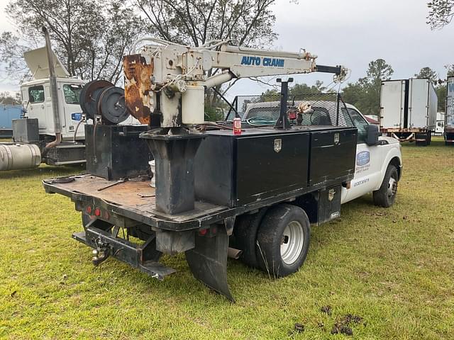 Image of Ford F-350 equipment image 4