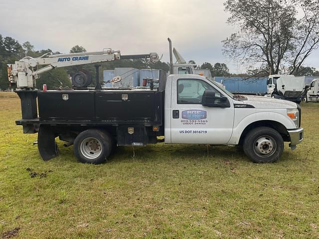 Image of Ford F-350 equipment image 3