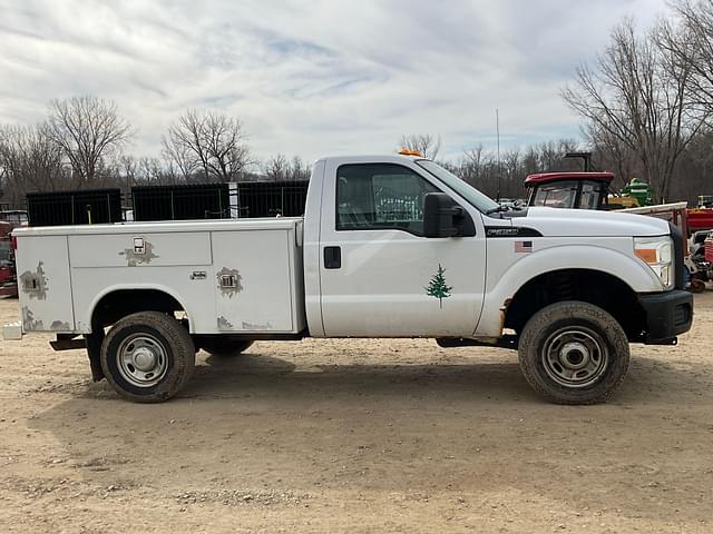 Image of Ford F-350 equipment image 3