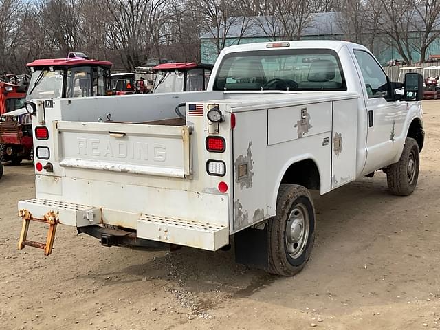 Image of Ford F-350 equipment image 4