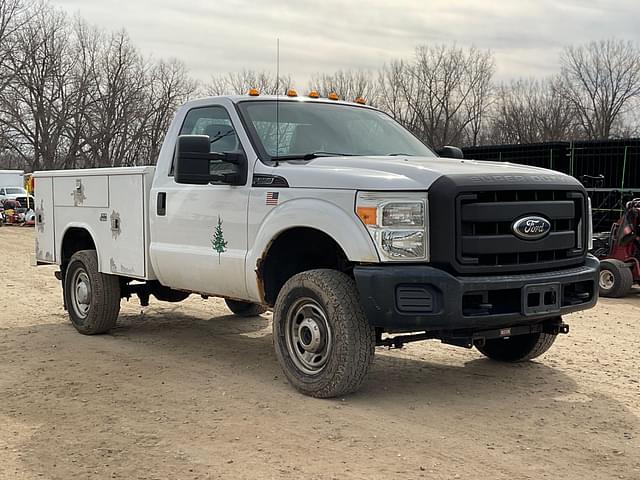 Image of Ford F-350 equipment image 2