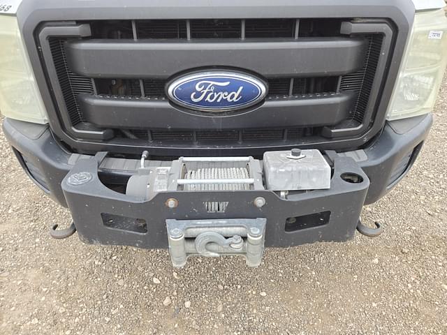 Image of Ford F-350 equipment image 1