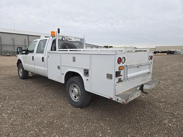 Image of Ford F-350 equipment image 4