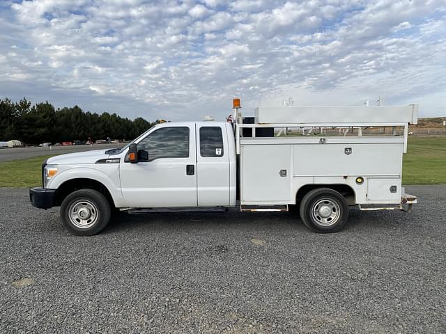 Image of Ford F-350 equipment image 4