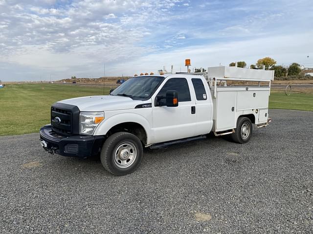 Image of Ford F-350 equipment image 2