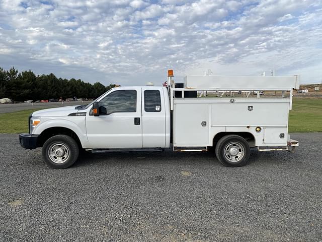 Image of Ford F-350 equipment image 1