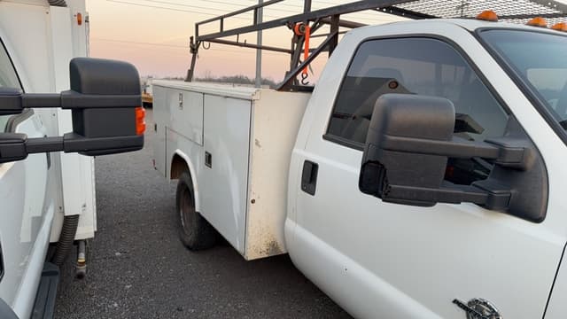 Image of Ford F-350 equipment image 4
