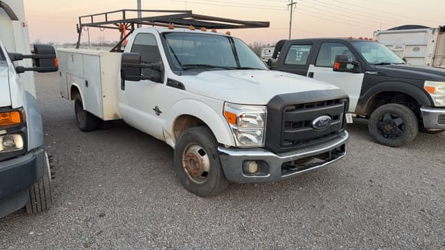 Image of Ford F-350 equipment image 2