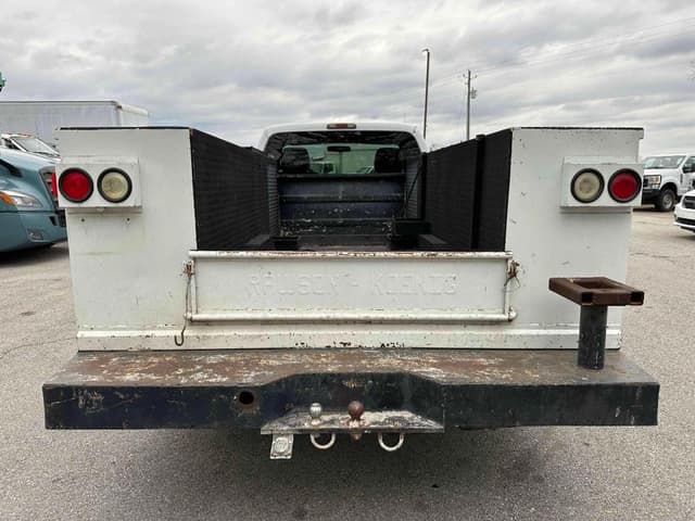 Image of Ford F-350 equipment image 3