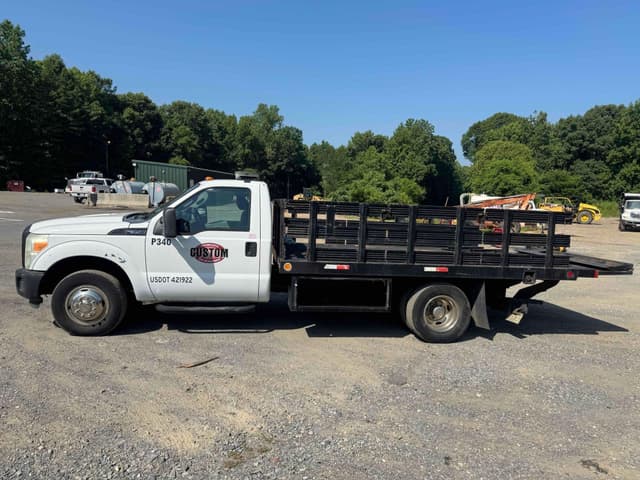 Image of Ford F-350 equipment image 1