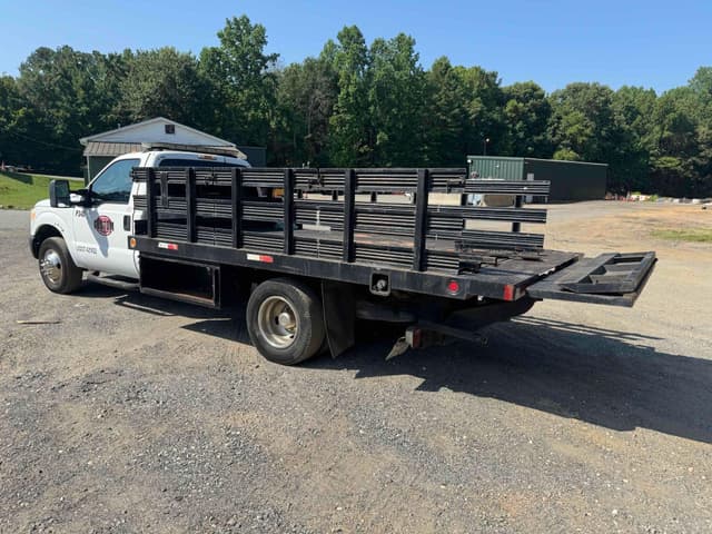 Image of Ford F-350 equipment image 2
