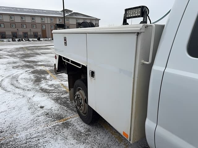 Image of Ford F-350 equipment image 4