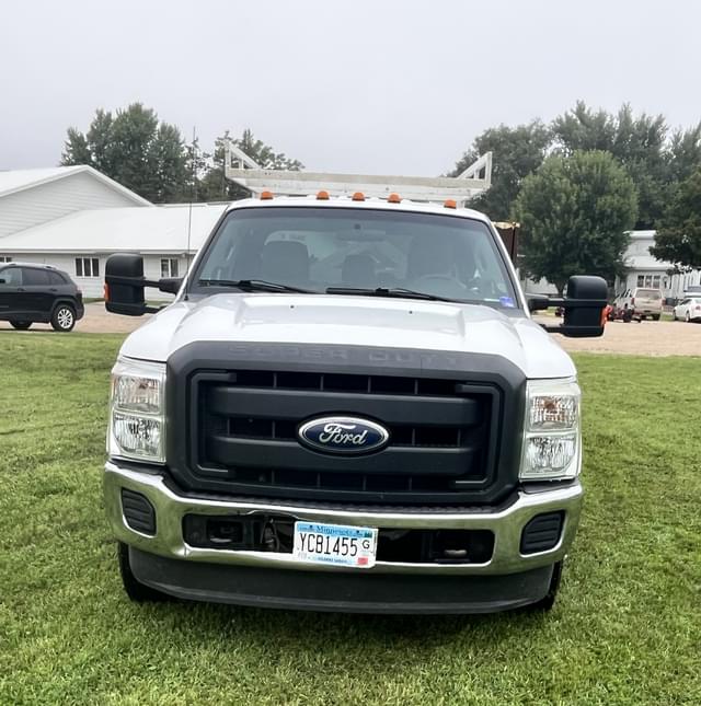 Image of Ford F-350 equipment image 1