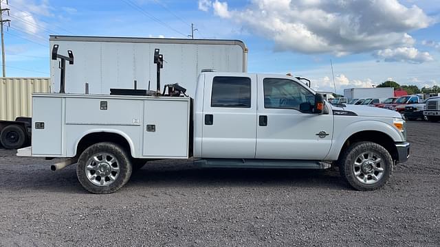 Image of Ford F-350 equipment image 3