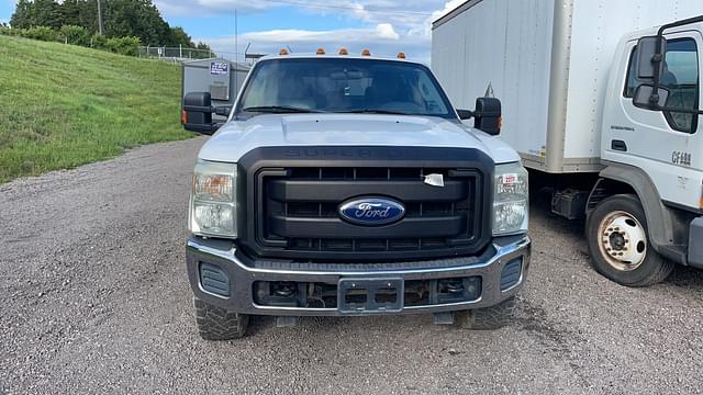 Image of Ford F-350 equipment image 1