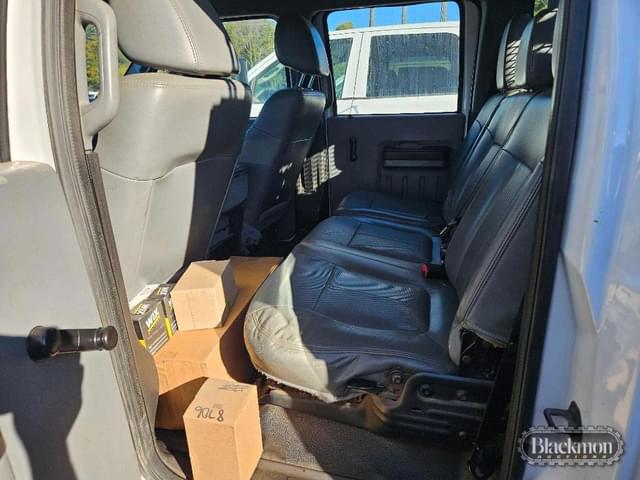 Image of Ford F-350 equipment image 4