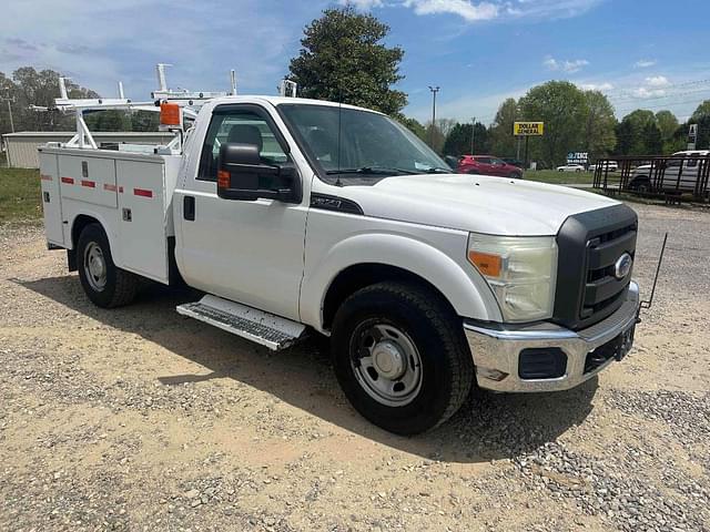 Image of Ford F-350 equipment image 1