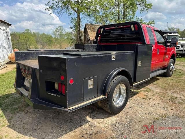 Image of Ford F-350 equipment image 2