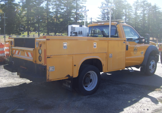 Image of Ford F-450 equipment image 2