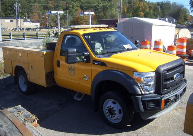 Image of Ford F-450 equipment image 3