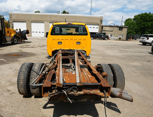 Image of Ford F-450 equipment image 3