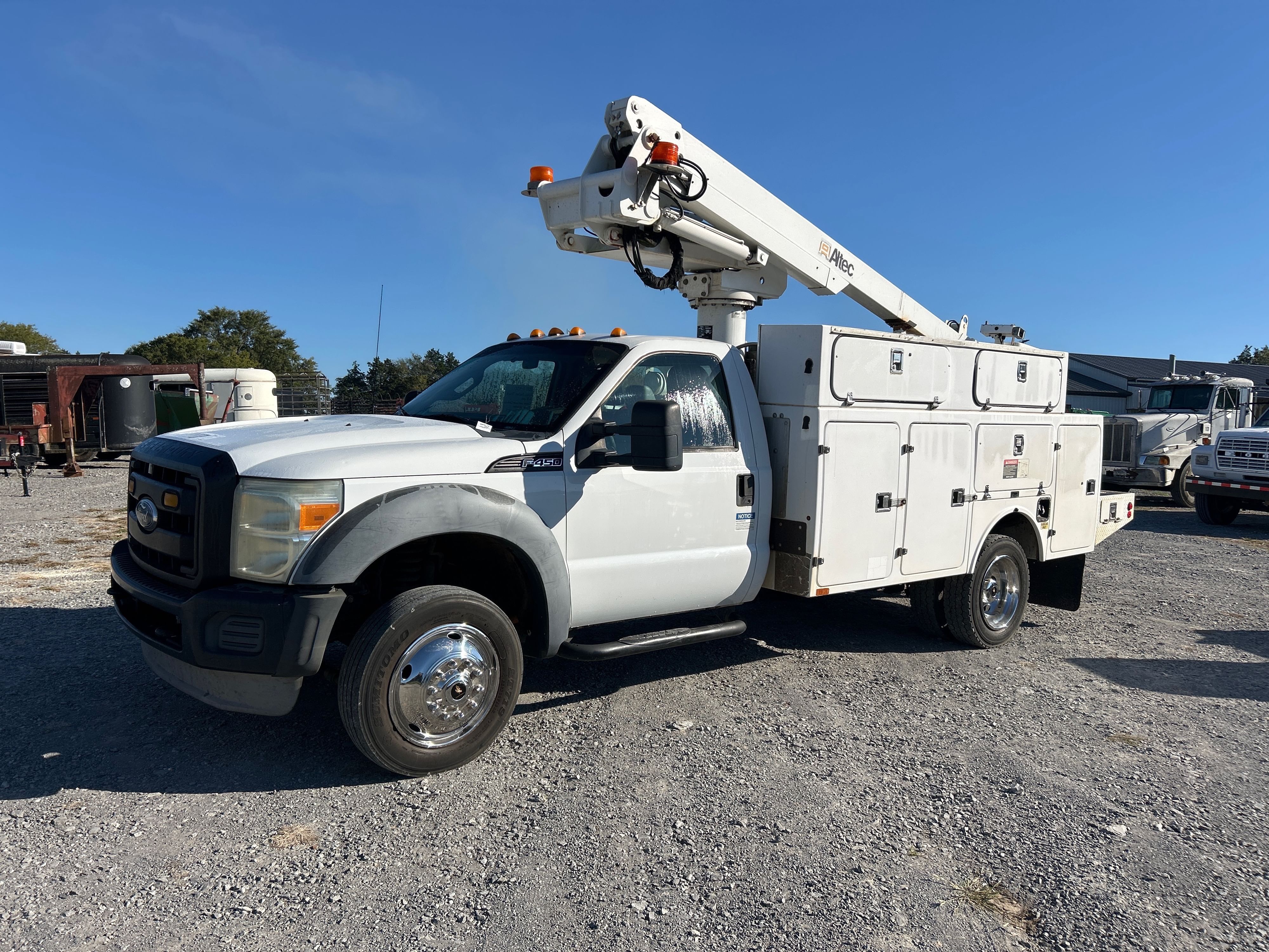 2011 Ford F-450 Equipment Image0