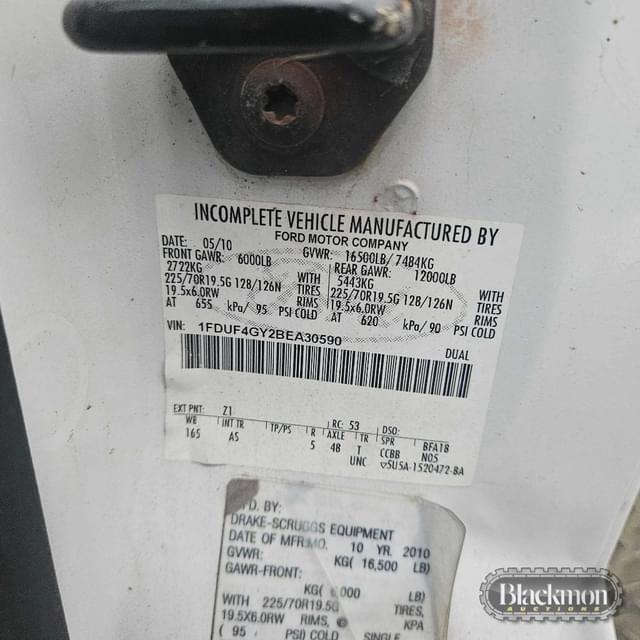 Image of Ford F-450 equipment image 4