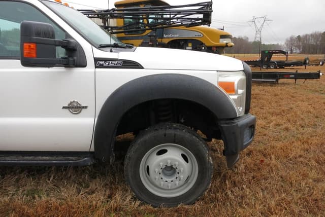 Image of Ford F-450 equipment image 4