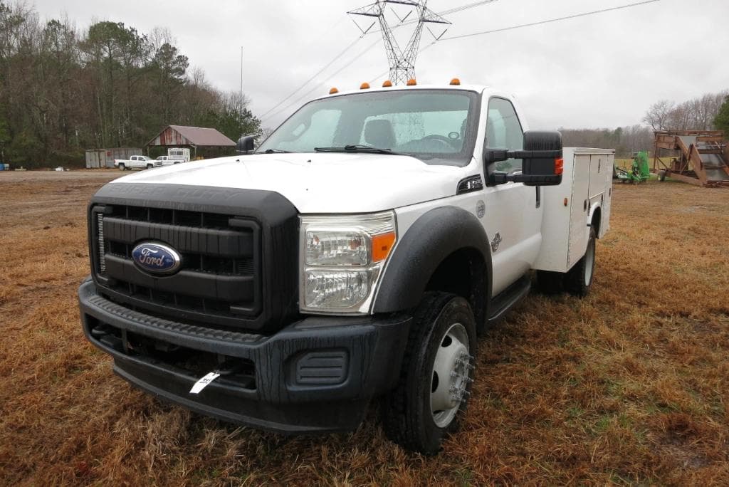 Image of Ford F-450 Primary image