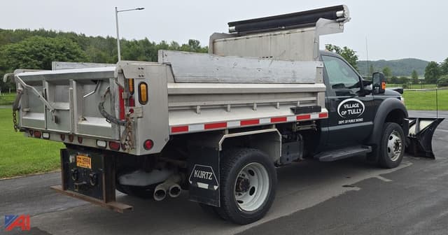 Image of Ford F-450 equipment image 3