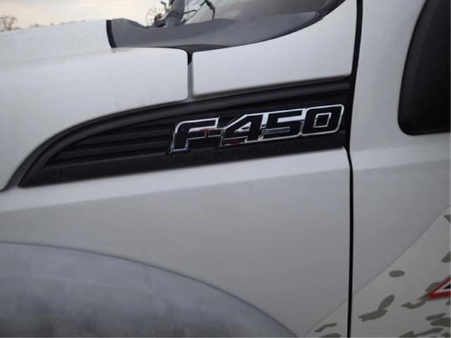 Image of Ford F-450 equipment image 2