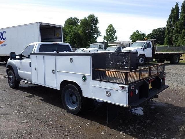 Image of Ford F-550 equipment image 4
