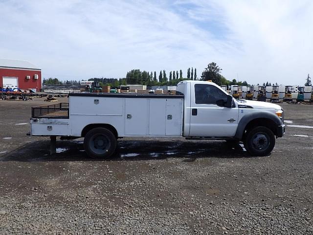 Image of Ford F-550 equipment image 2