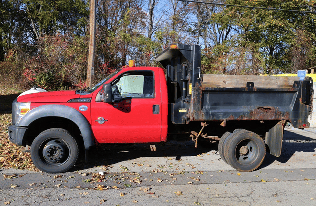 Image of Ford F-550 equipment image 1