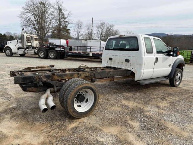 Image of Ford F-550 equipment image 3