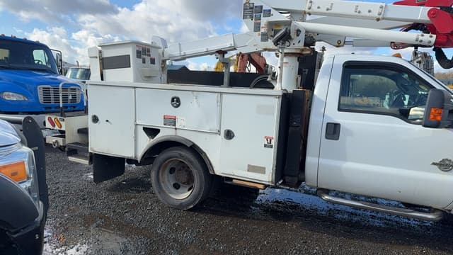 Image of Ford F-550 equipment image 4