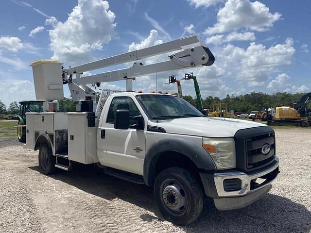 Image of Ford F-550 equipment image 4