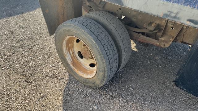 Image of Ford F-550 equipment image 4