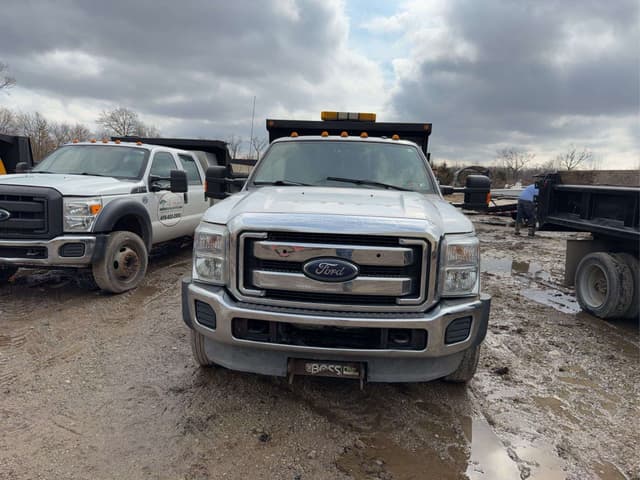 Image of Ford F-550 equipment image 2