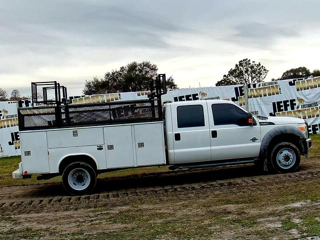 Image of Ford F-550 equipment image 3